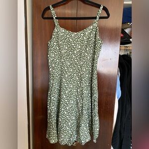 Old Navy, green floral dress size Large 😊💚
